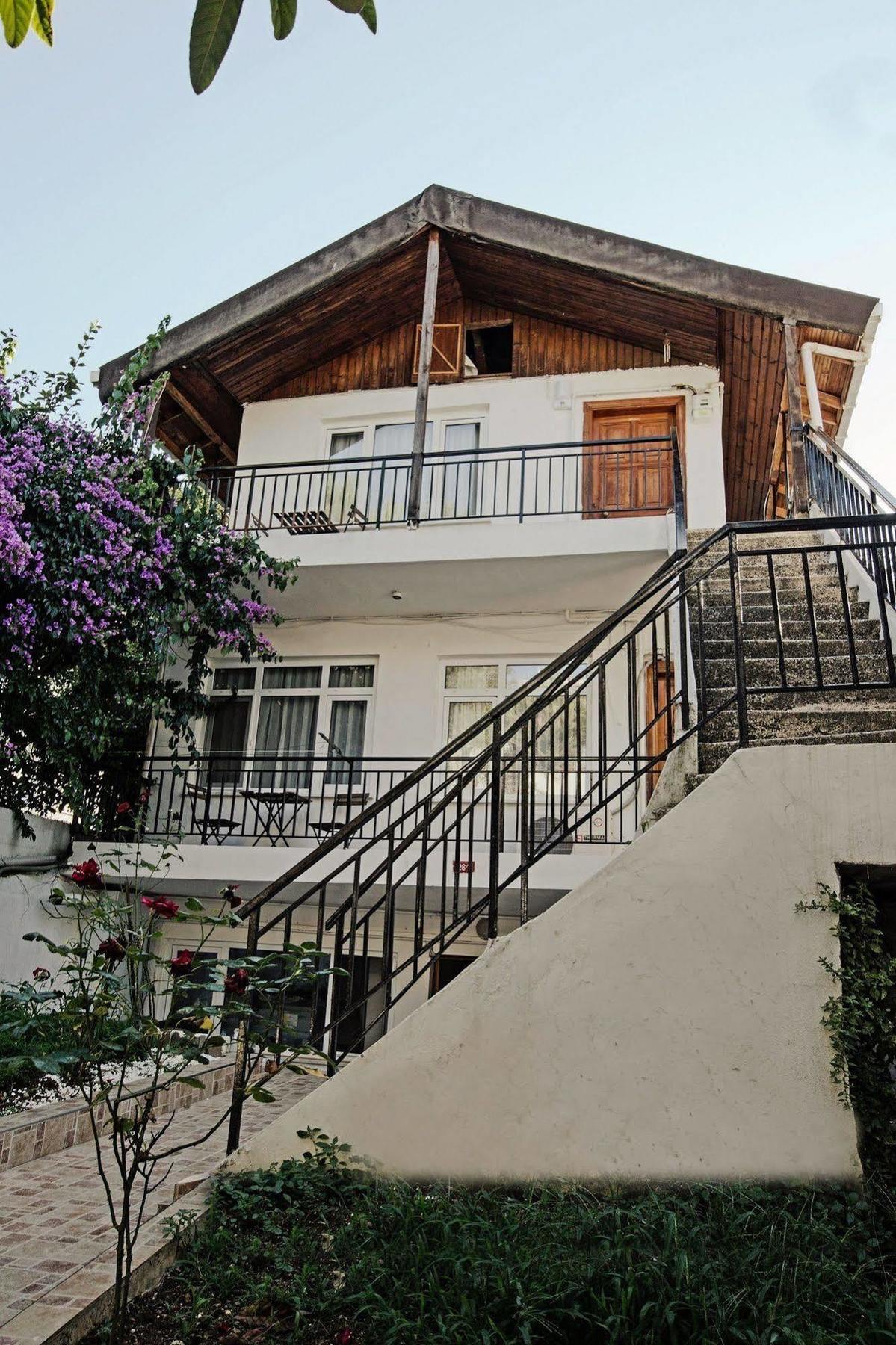 Buyukada Apart Hotel - Sehbal Prinseneilanden Buitenkant foto