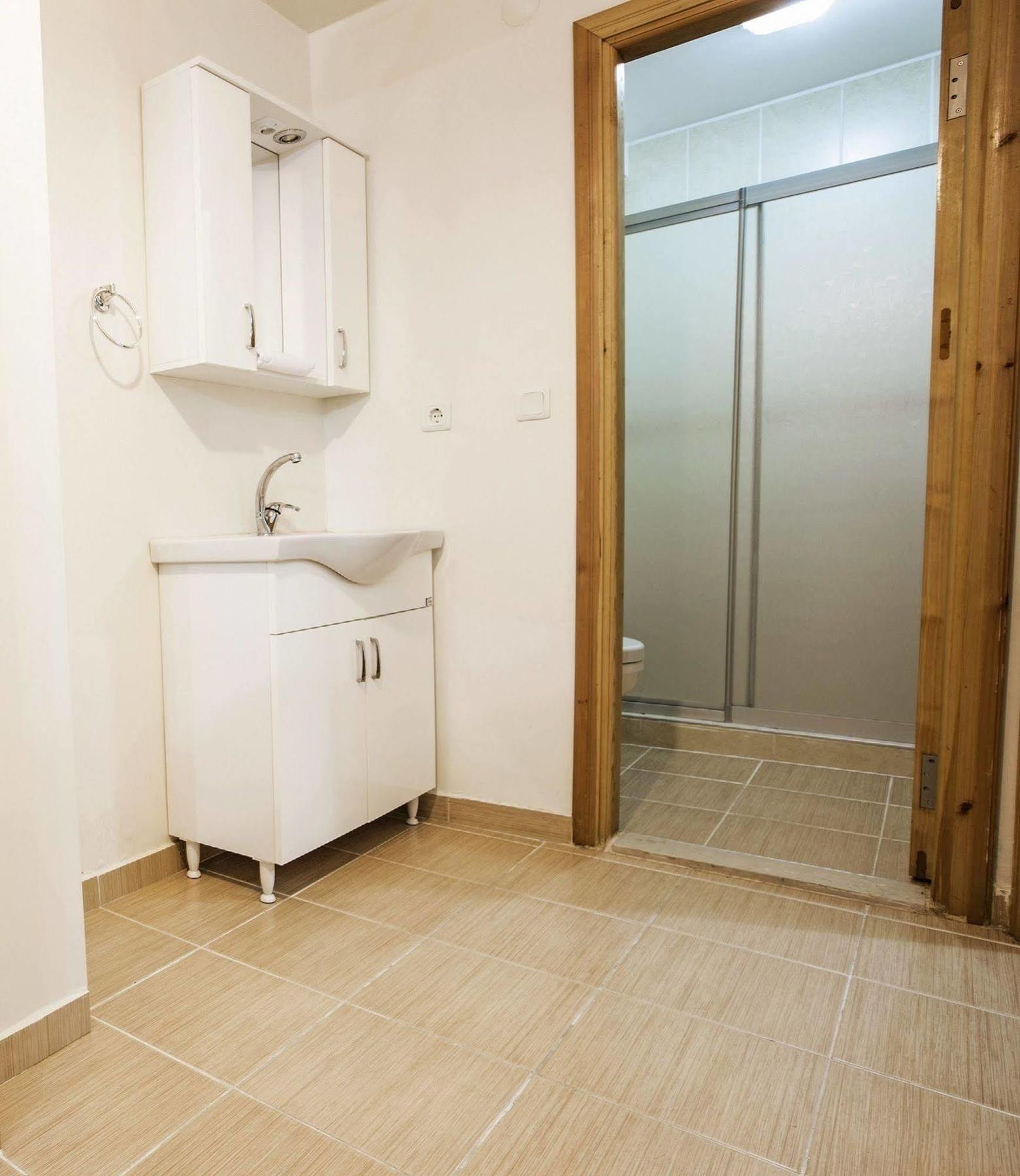 Buyukada Apart Hotel - Sehbal Prinseneilanden Buitenkant foto