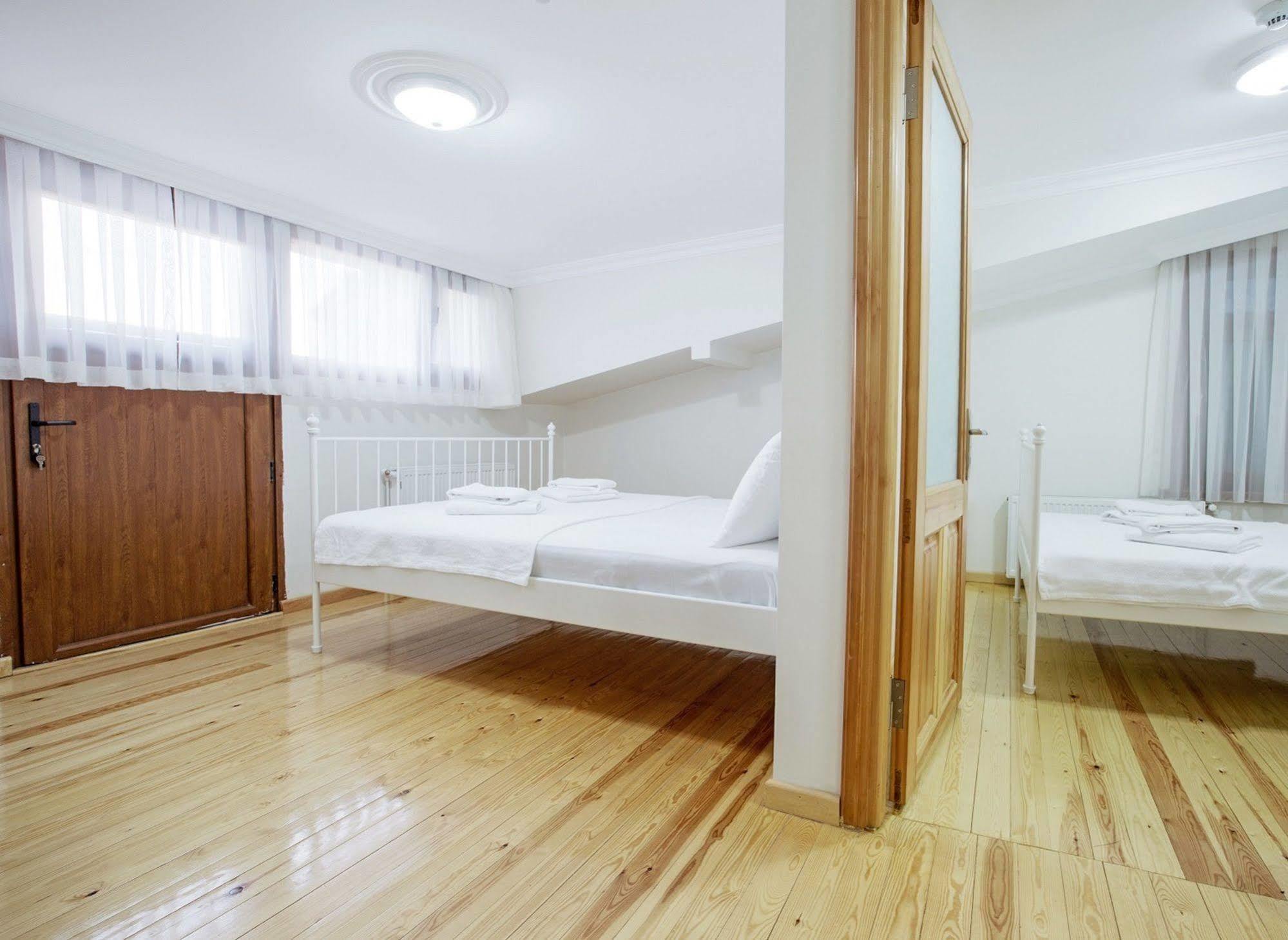 Buyukada Apart Hotel - Sehbal Prinseneilanden Buitenkant foto