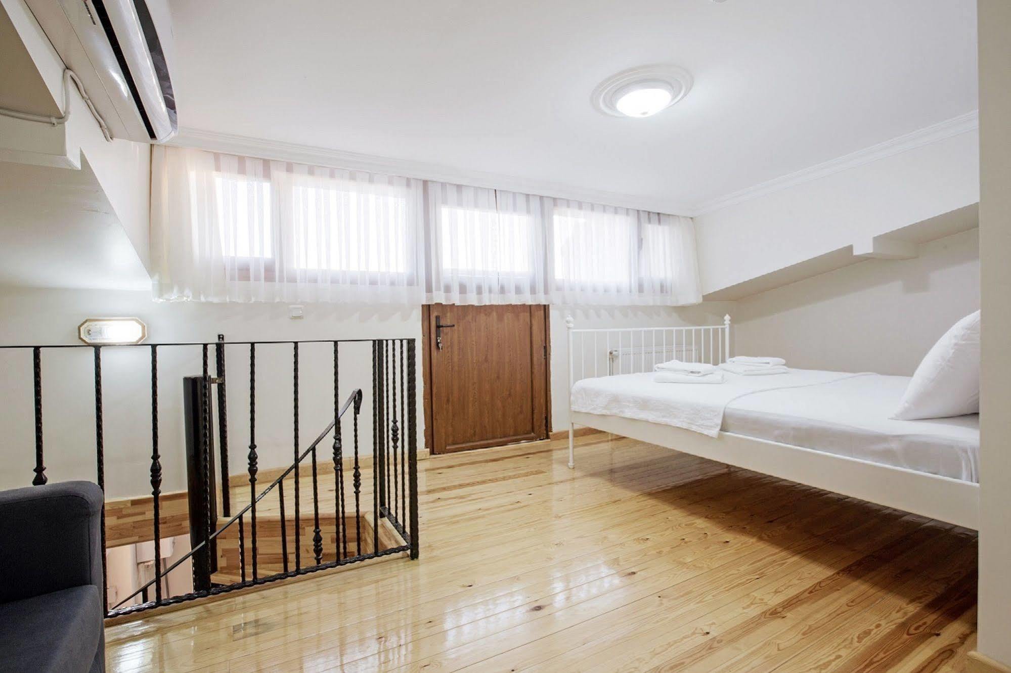 Buyukada Apart Hotel - Sehbal Prinseneilanden Buitenkant foto