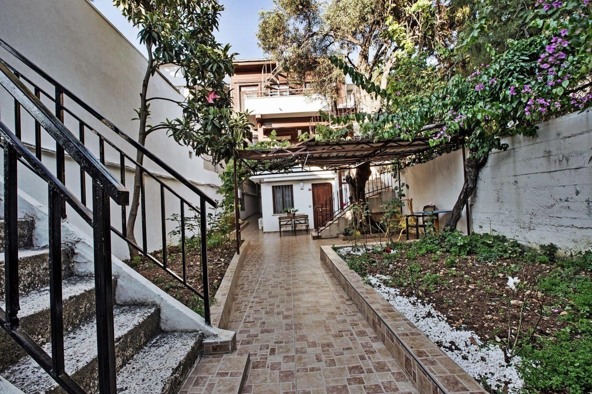 Buyukada Apart Hotel - Sehbal Prinseneilanden Buitenkant foto